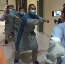 Kocak, 5 Pasien Corona Goyang Tiktok di RSBP Batam