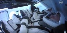 SpaceX Berhasil Orbitkan Dua Astronot NASA ke Luar Angkasa