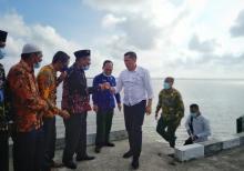 Wujudkan Smart City, Adil Upayakan Tiap Desa di Meranti Punya Lulusan Sarjana