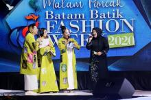 Libatkan Kaum Muda, Marlin Bikin Batik Batam Tampil Lebih Cerah Nan Berani