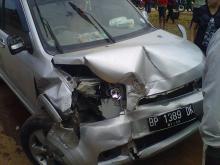 Ngerinya Tabrakan Beruntun Tiga Mobil dan Motor di Batam Kota