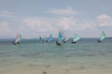 Belasan Peserta Antusias Ikut Lomba Sampan Layar di Senayang Lingga