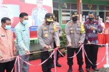 Kapolda Kepri Resmikan Sekolah Tangguh hingga Panen Ubi di Lingga