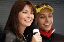 Ehem...Jurnalis Cantik Ini Kesengsem Valentino Rossi 