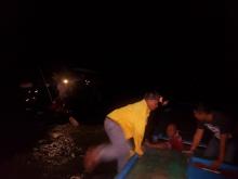 Dua ABK Kapal Muatan Kelapa yang Karam di Laut Karimun Diselamatkan TNI AL