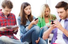 Studi: Remaja yang Ketagihan Smartphone Berisiko Bunuh Diri