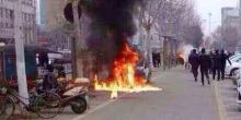 Tak Dapat Ganti Rugi, Warga Bakar Diri di Depan Gedung Dewan