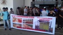 Kantor Gubernur Kepri Didemo Terkait Maraknya Tambang Ilegal 