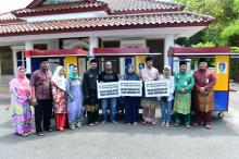Pemprov Kepri Bagi 100 Gerobak Baru untuk Pedagang UKM dan Insentif Pelajar 
