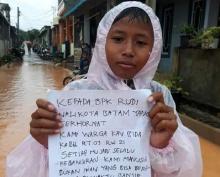 Minta Bantuan Banjir ke Wali Kota, Foto Bocah Ini Viral