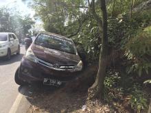 Mobil Belajar Mengemudi LPK Bersama Jaya Tabrak Pengendara Motor di Tiban