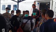 Tiba di Sekupang Usai Ditangkap di Pelalawan, Iptu HA Diborgol  