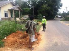 Proyek Galian Kabel Optik Bahayakan Pengguna Jalan, Polisi Bintan Turun Tangan