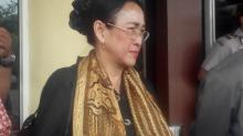 Meneteskan Air Mata, Sukmawati Minta Maaf ke Umat Islam