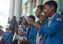 Mahasiswa Tak Terima Maaf Rektor UMRAH, Gelar Unjuk Rasa Lebih Besar