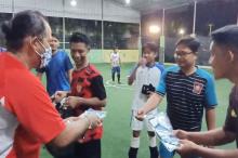 PSJK dan Jurnalis Sport Tanjungpinang Bagikan Ratusan Masker Cegah Corona