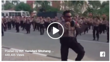 [VIDEO] Wow, Brimob Kepri Hadang Ribuan Massa Buruh dengan Tarian Maumere