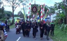 Kirab Panji Helaran Keraton Pelihara Tradisi Budaya Keraton Sumedang