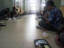 Buka Puasa di Masjid Agung Batam Sediakan Ratusan Porsi Makanan Tiap Hari