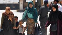 Perempuan Indonesia Ini Lari dari ISIS; Semuanya Bohong! 