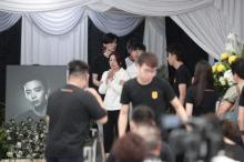 Aktor Singapura Aloysius Pang Dimakamkan Secara Militer 