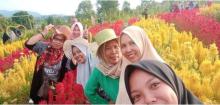Taman Bunga di Karimun Diserbu Warga