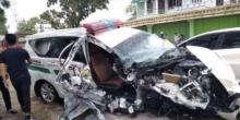 Beradu dengan Truk, Ambulans Terpental dan Rusak Parah