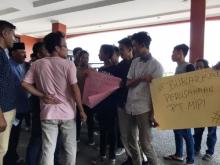 Unjuk Rasa Warga Ungkap PT MIPI Terjang Izin Operasional
