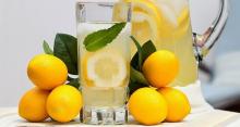 6 Manfaat Minum Air Lemon Setiap Pagi