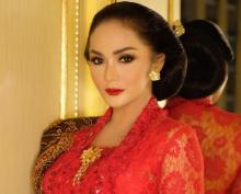 Resmi Jadi Anggota DPR, Krisdayanti Dapat Bunga dari Anang dan Ashanty