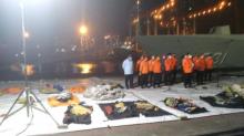 Basarnas Serahkan 17 Kantong Mayat Korban Sriwijaya Air