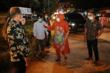 Malam-malam Marlin Langsung Cek Lokasi Rawan Kecelakaan yang Dikeluhkan Warga