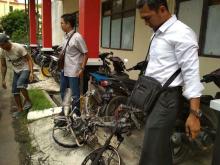 Penampakan Kerangka Sepeda Motor yang Dibakar di Depan Kantor Gojek Batam