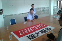 Warga Serang Turunkan Bendera Merah Putih Bertuliskan Huruf Mandarin