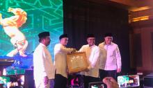 Lukita Dinarsyah Tuwo Dapat Penghargaan dari Kadin Batam