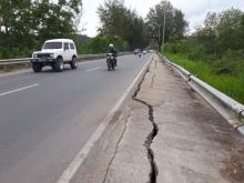 Hati-hati! Pembatas Jalan di Sei Ladi Retak