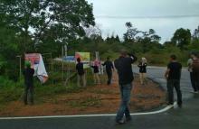 Caleg Malas, Petugas Cabuti Ribuan Atribut Kampanye di Bintan