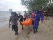 Mayat Pria Bertato Macan Ditemukan Warga di Pantai Sebong Pereh Bintan
