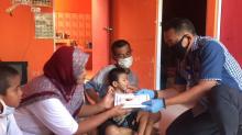 Terharu Kisah Miris Ason Sopian, Air Mata Kombes Arie Menetes saat Beri Bantuan