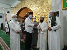 Isdianto Bagi-bagi Madu untuk Imam Masjid, Ini Tujuannya