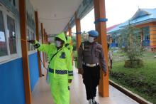 Desinfeksi SMKN 1 Singkep, Kepsek: Polres Lingga Cepat Tanggap
