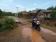 Jembatan Desa Panggak Laut Rawan Dilintasi