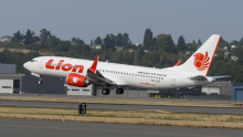 Lion Air Tabrak Tiang Bandara, Pilot dan Pesawat Lion Air Dilarang Terbang