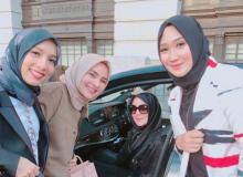 Cantiknya Lindsay Lohan Berhijab Bareng Dian Pelangi