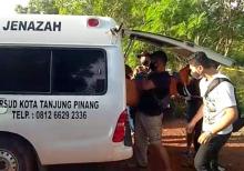 Diduga Dibunuh, Mayat Perempuan Ditemukan Terapung di Pantai Impian Tanjungpinang