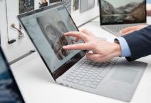 Surface Laptop Besutan Microsoft, Saingan Macbook yang Hot!