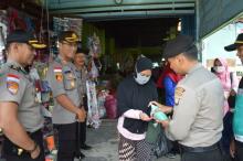 Blusukan ke Pasar Ranai, Kapolres Natuna Imbau Masyarakat Tak Panik Gegara Corona