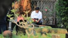 Prabowo Ziarah ke Makam Ayahnya