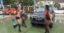 Ironis Tarian Erotis di Dataran Engku Putri, Dancer: Aduh Bulu Mataku Copot