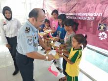 Imigrasi Ajak Anak Yatim Rasakan Suasana Kemerdekaan